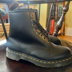 Men’s Dr Martens Felix Classic Combat Boots Vegan Leather 9 unisex 10